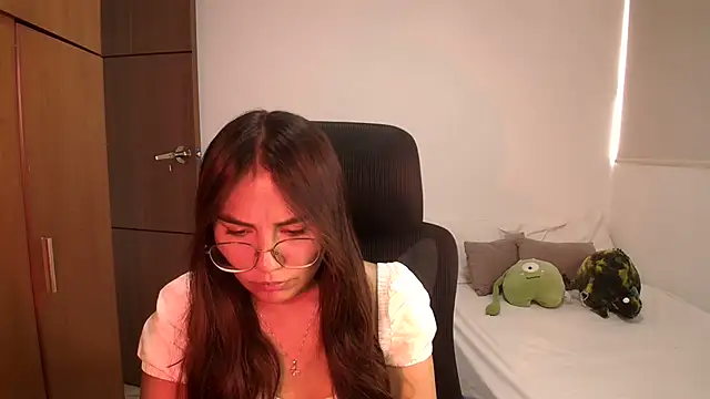 Snapshot of abbyyandmaxx chatting on 06.18.26 abbyyandmaxx online show from 06.18.26