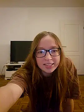 Snapshot of Freaky-Doll chatting on 08.05.26 Freaky-Doll online show from 08.05.26