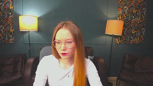 Snapshot of FloraLarsson chatting on 05.17.26 FloraLarsson online show from 05.17.26