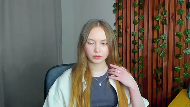 Snapshot of FloraLarsson chatting on 05.27.26 FloraLarsson online show from 05.27.26