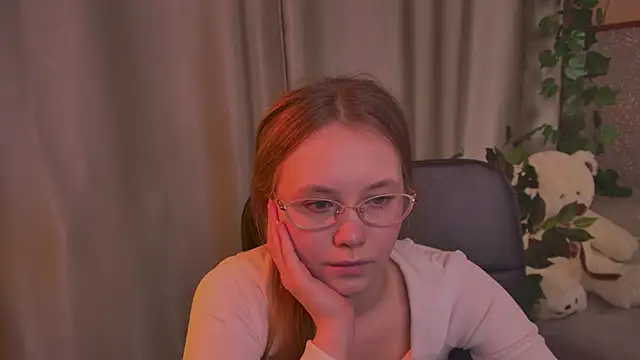 Snapshot of FloraLarsson chatting on 06.05.26 FloraLarsson online show from 06.05.26