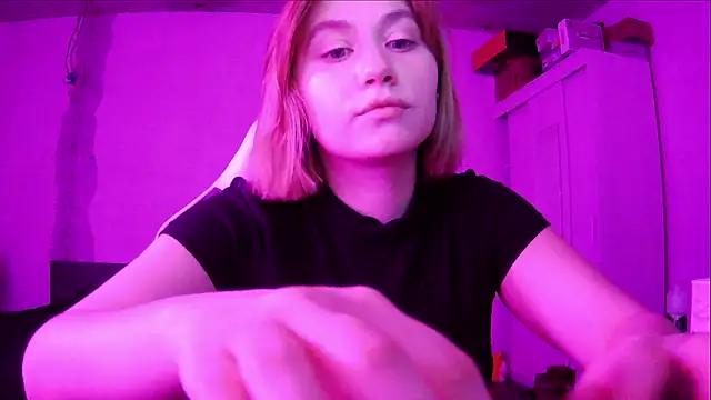 Snapshot of SuzieAllen chatting on 05.12.26 SuzieAllen online show from 05.12.26