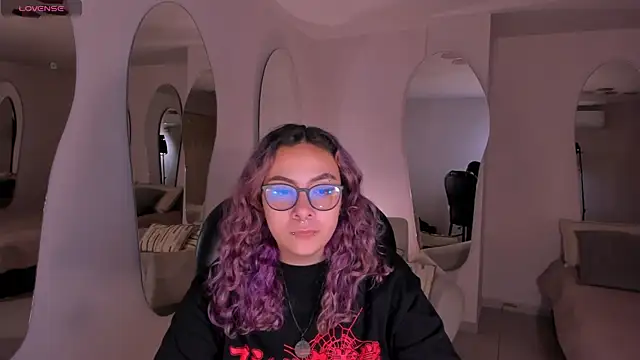 Snapshot of LoiseHarper chatting on 05.18.26 LoiseHarper online show from 05.18.26