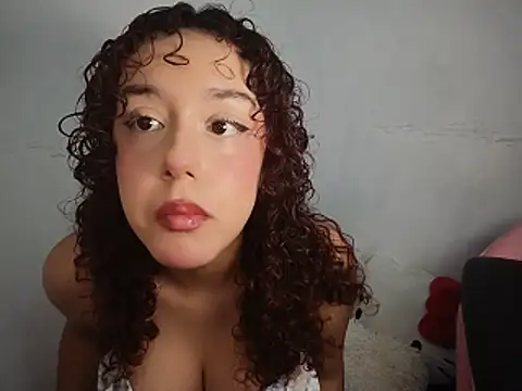 Snapshot of hannyraw chatting on 06.13.26 hannyraw online show from 06.13.26