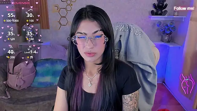 Snapshot of mia_smoke_ chatting on 06.17.26 mia smoke online show from 06.17.26