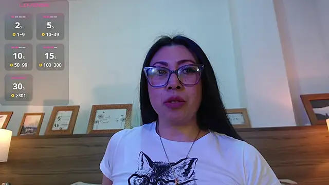 Snapshot of FranciscaVera chatting on 06.13.26 FranciscaVera online show from 06.13.26