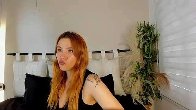 Snapshot of _zoe_3 chatting on 05.11.26 zoe 3 online show from 05.11.26