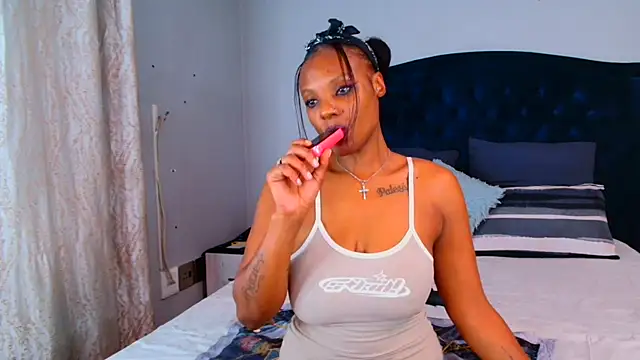 Snapshot of KillarRose chatting on 05.22.26 KillarRose online show from 05.22.26
