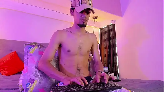 Snapshot of MichaelEvanss_ chatting on 05.16.26 MichaelEvanss online show from 05.16.26