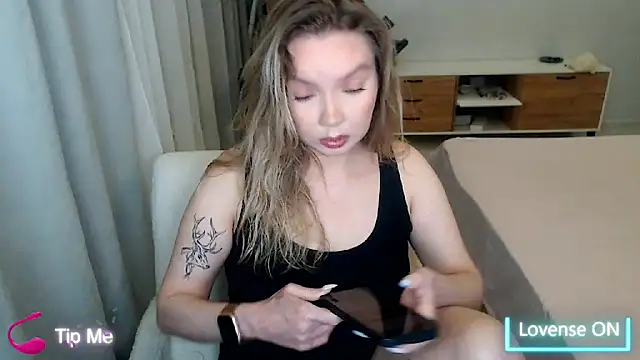 Snapshot of PolinaXXXXXJones chatting on 05.12.26 PolinaXXXXXJones online show from 05.12.26