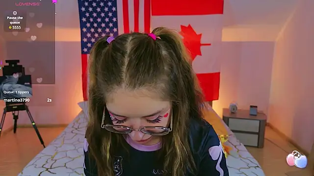 Snapshot of selenamils chatting on 06.16.26 selenamils online show from 06.16.26