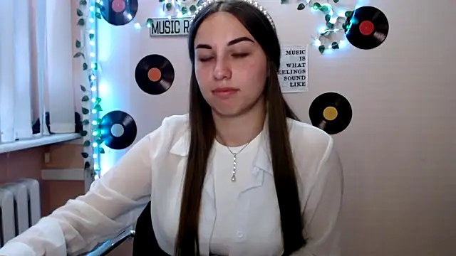 Cutie  Mia online show from 05.05.26