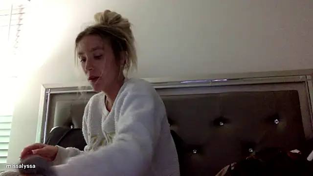 Snapshot of Misss_alyssaaa chatting on 05.27.26 Misss alyssaaa online show from 05.27.26