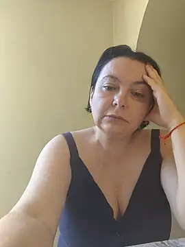 Snapshot of EmmaEmmy40 chatting on 06.27.26 EmmaEmmy40 online show from 06.27.26