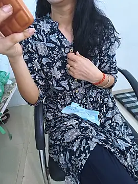 Snapshot of zoya_baby_ chatting on 06.22.26 zoya baby online show from 06.22.26