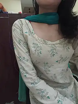 Snapshot of zoya_baby_ chatting on 07.28.26 zoya baby online show from 07.28.26