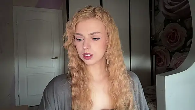 Snapshot of ScarlettRosy chatting on 05.10.26 ScarlettRosy online show from 05.10.26