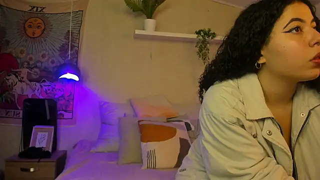 Snapshot of Honey_Sofi chatting on 07.25.26 Honey Sofi online show from 07.25.26