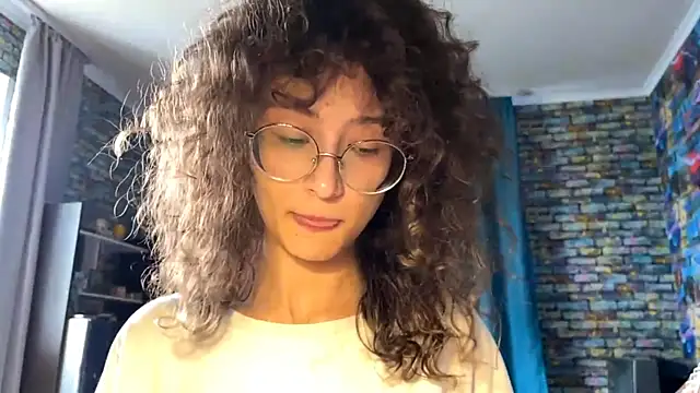 Snapshot of CurlyWinx chatting on 05.26.26 CurlyWinx online show from 05.26.26