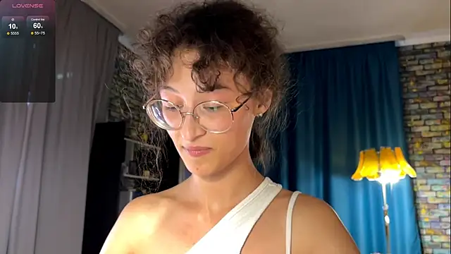 Snapshot of CurlyWinx chatting on 06.06.26 CurlyWinx online show from 06.06.26
