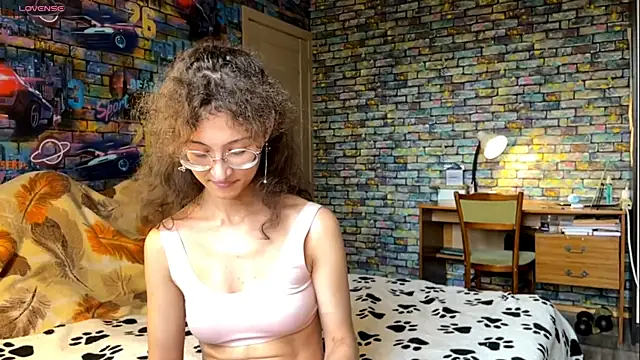 Snapshot of CurlyWinx chatting on 06.14.26 CurlyWinx online show from 06.14.26