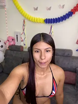 Snapshot of FernandaHils chatting on 06.16.26 FernandaHils online show from 06.16.26