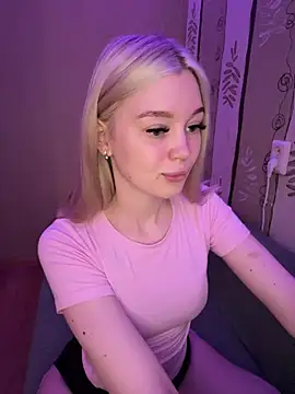 Snapshot of Velvet_Doll_ chatting on 06.18.26 Velvet Doll online show from 06.18.26