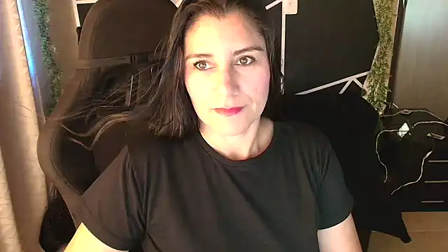 Snapshot of LUCYMILF_SEXY chatting on 05.18.26 LUCYMILF SEXY online show from 05.18.26
