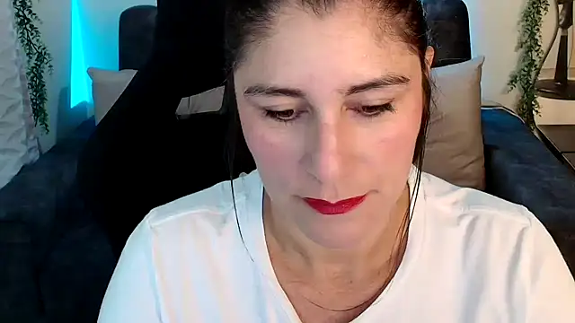 Snapshot of LUCYMILF_SEXY chatting on 06.06.26 LUCYMILF SEXY online show from 06.06.26
