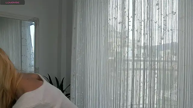 Snapshot of Belle_Blondy chatting on 05.16.26 Belle Blondy online show from 05.16.26