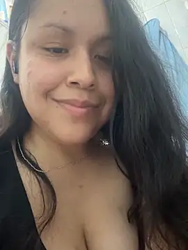 KeniaLuna online show from 04.23.26