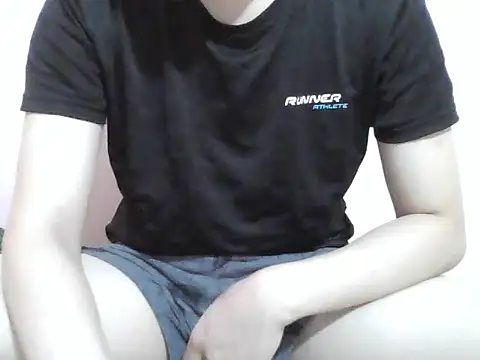 Snapshot of Zineyy chatting on 06.04.26 Zineyy online show from 06.04.26