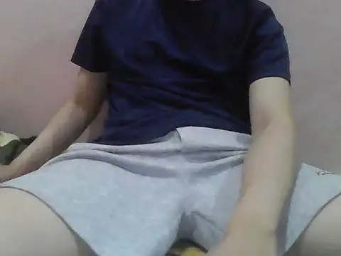 Snapshot of Zineyy chatting on 06.06.26 Zineyy online show from 06.06.26