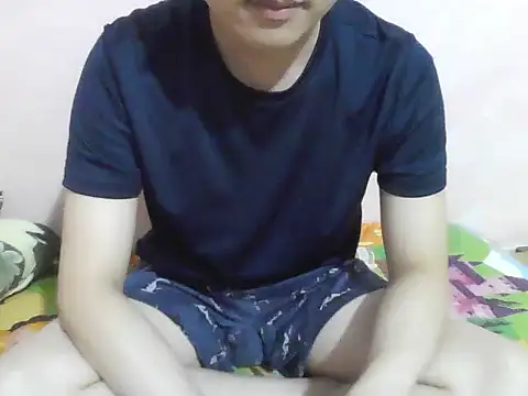 Snapshot of Zineyy chatting on 06.25.26 Zineyy online show from 06.25.26