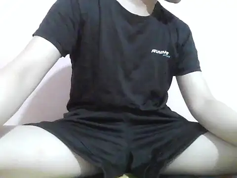 Snapshot of Zineyy chatting on 06.28.26 Zineyy online show from 06.28.26