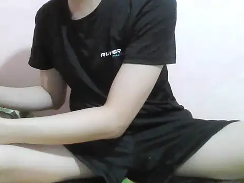 Snapshot of Zineyy chatting on 06.29.26 Zineyy online show from 06.29.26