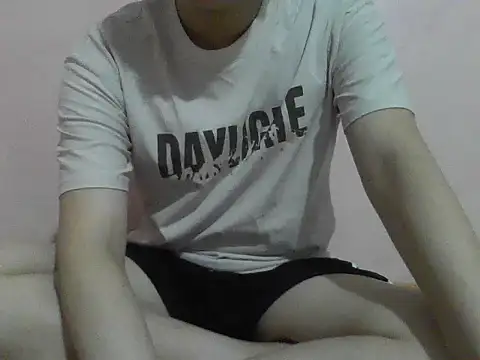 Snapshot of Zineyy chatting on 06.30.26 Zineyy online show from 06.30.26