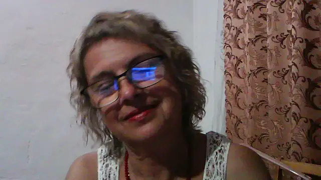 Snapshot of ElizabethGorden chatting on 08.04.26 ElizabethGorden online show from 08.04.26