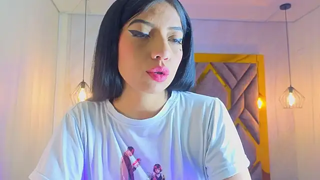 Snapshot of Ey_Im_simone_ chatting on 05.15.26 Ey Im simone online show from 05.15.26