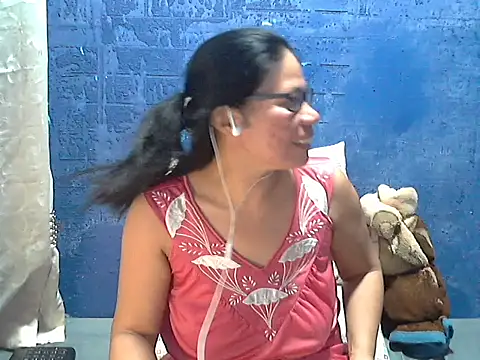 Snapshot of hotchilimom chatting on 05.16.26 hotchilimom online show from 05.16.26