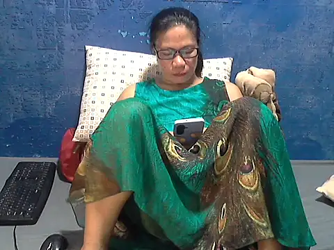 Snapshot of hotchilimom chatting on 05.21.26 hotchilimom online show from 05.21.26
