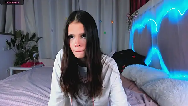 Snapshot of MaddyFever chatting on 06.16.26 MaddyFever online show from 06.16.26