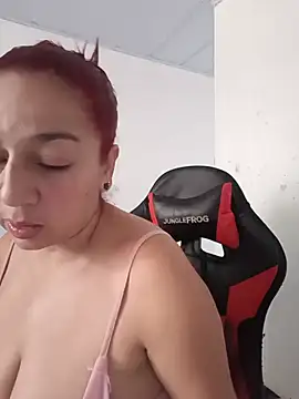 Snapshot of Tumilf chatting on 06.16.26 Tumilf online show from 06.16.26