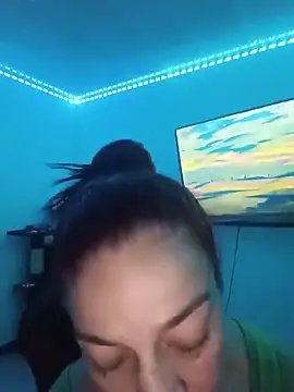 Snapshot of Tumilf chatting on 06.19.26 Tumilf online show from 06.19.26