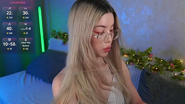 LindaThackerr online show from 06.14.26