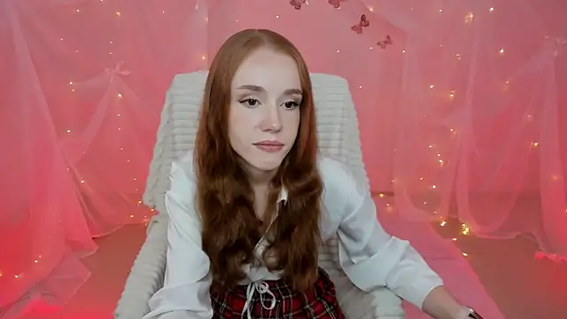 Snapshot of MilaSiren chatting on 05.12.26 MilaSiren online show from 05.12.26
