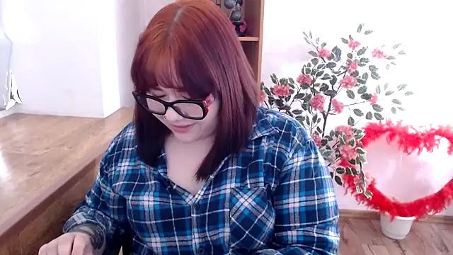 Snapshot of KarolinasHot chatting on 06.17.26 KarolinasHot online show from 06.17.26