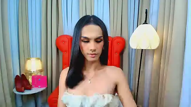 Snapshot of Estella_Hilton chatting on 06.14.26 Estella Hilton online show from 06.14.26