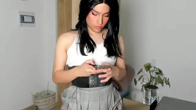 Snapshot of naomimoore828 chatting on 05.20.26 naomimoore828 online show from 05.20.26