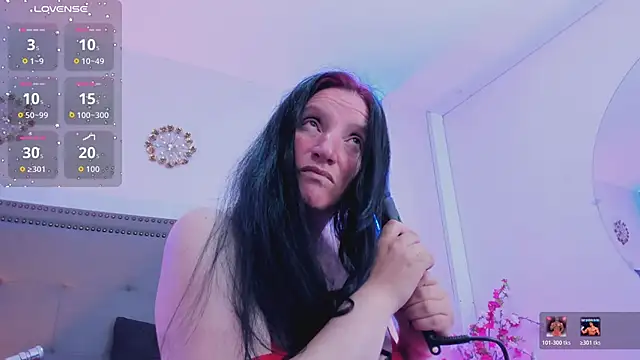 Snapshot of CloeMature chatting on 06.11.26 CloeMature online show from 06.11.26